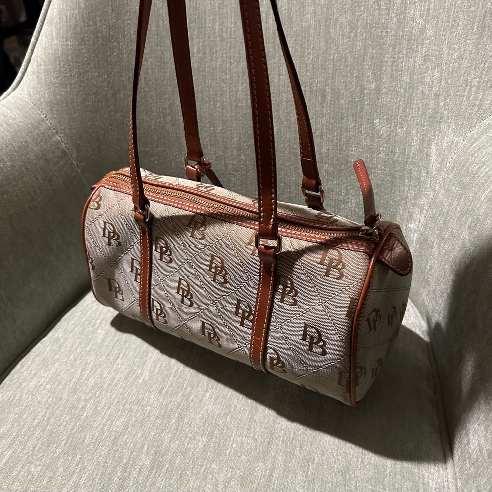 Dooney & Bourke Shoulder Bag Dooney & Bourke Barrel Bag Vintage D&B Bag Y2K - Picture 12 of 12